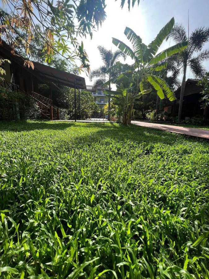 The Moon Kampot Boutique Hotel Luaran gambar