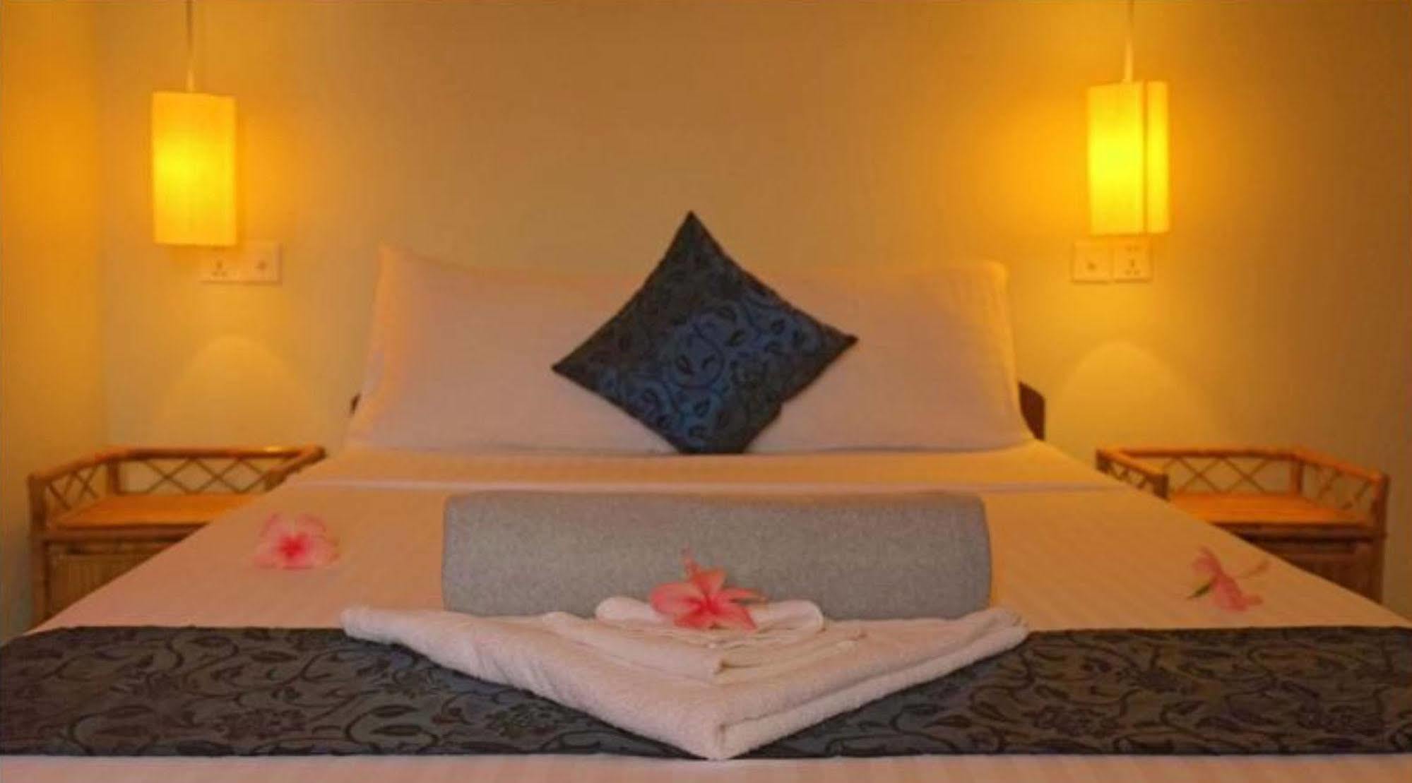 The Moon Kampot Boutique Hotel Luaran gambar