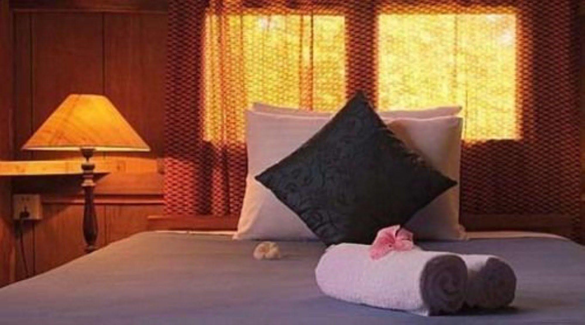 The Moon Kampot Boutique Hotel Luaran gambar